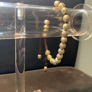 Adjustable gold bracelet